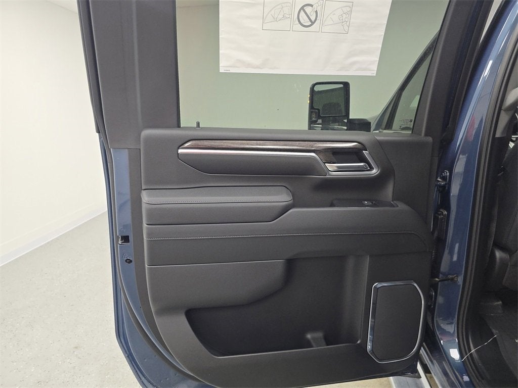 2025 Chevrolet Silverado 3500 HD LTZ