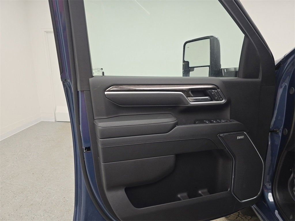 2025 Chevrolet Silverado 3500 HD LTZ